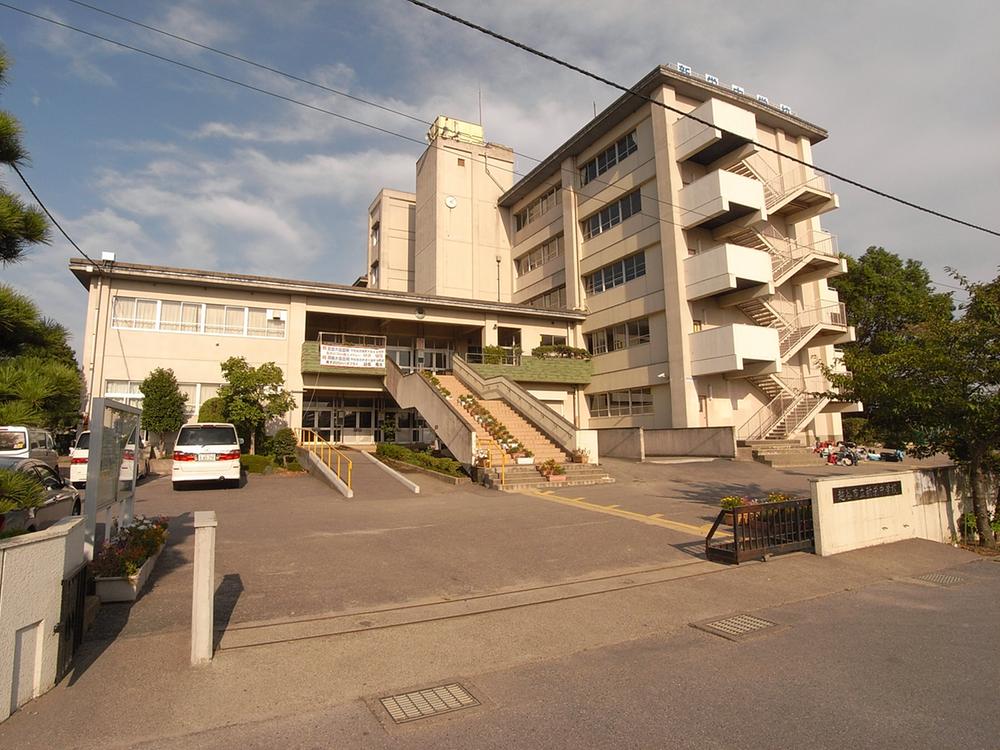 Junior high school. Koshigaya Municipal Shinyoung until junior high school 798m