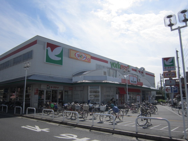 Supermarket. York Mart Koshigaya Red Mount store up to (super) 612m