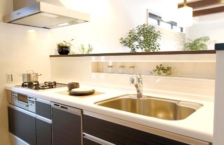 Kitchen. Face-to-face kitchen: adopt the counter to hide the hand. Dishwasher and faucet integrated water purifier, CB (cupboard) also comes standard adopted on the back.