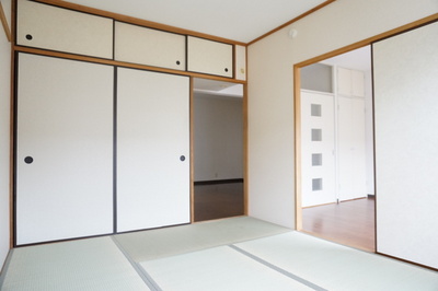 Living and room. Japanese-style room 6 quires