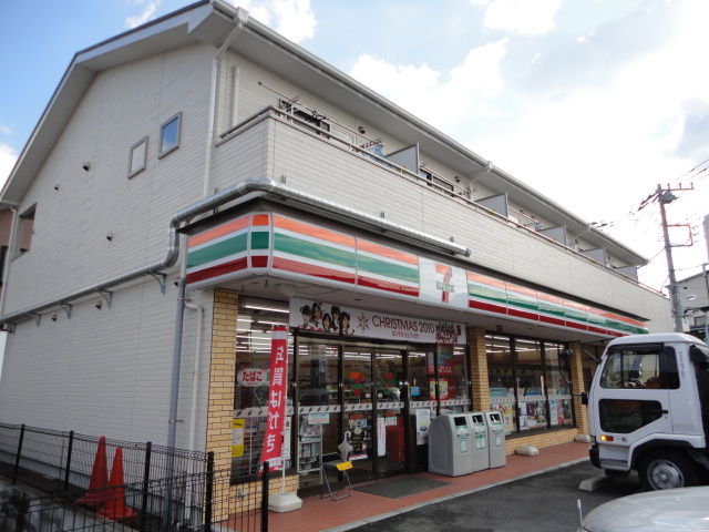 Convenience store. Seven-Eleven Koshigaya Yanagimachi store up (convenience store) 691m