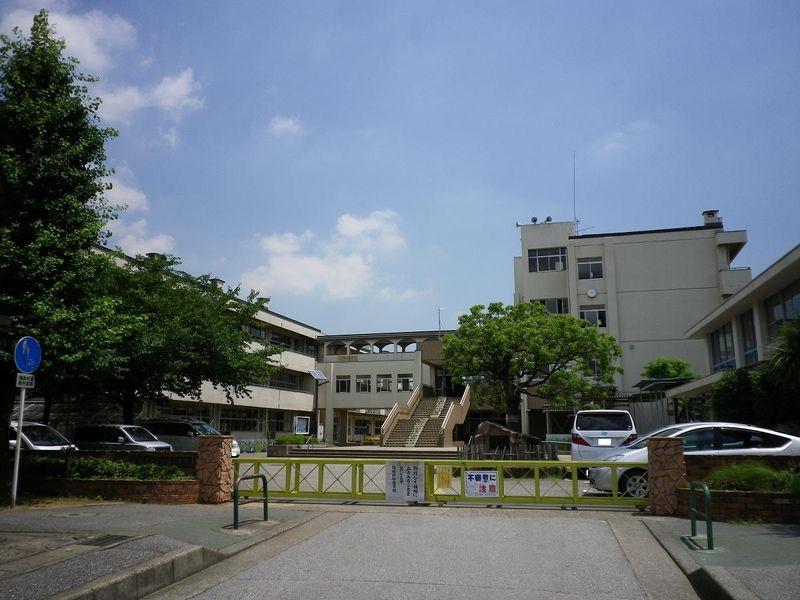 Primary school. Gamominami until elementary school 730m