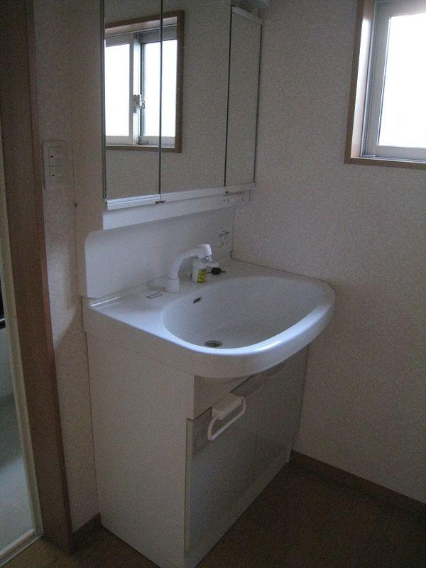 Wash basin, toilet