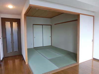 Living and room. Living and Japanese-style room, which can be integrally available