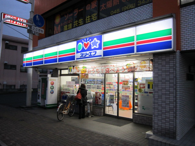 Convenience store. Three F Koshigaya City Hall Street store (convenience store) to 433m