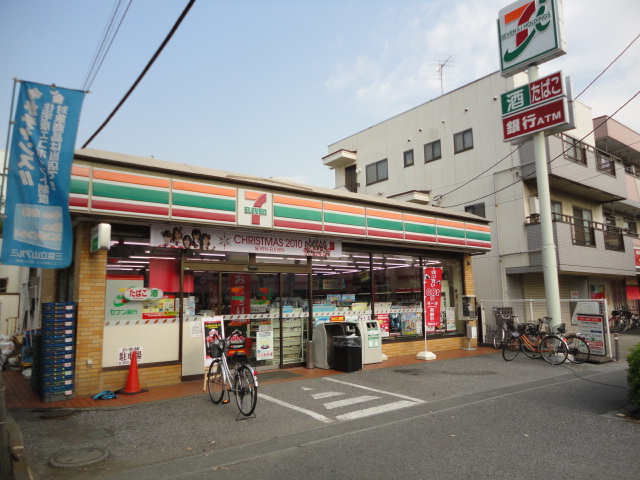 Convenience store. Seven-Eleven store west until (convenience store) 792m