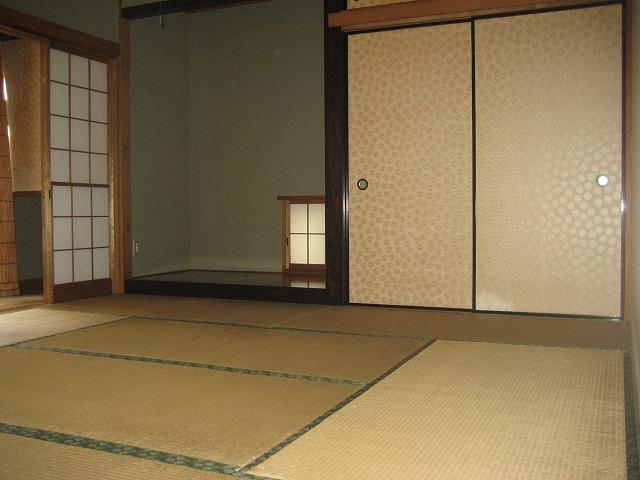 Non-living room. Comfortable Japanese-style as it is accustomed to the horizontal!