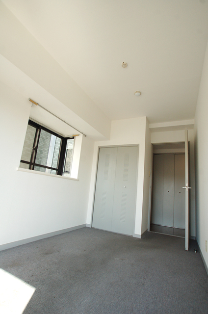 Other room space. Western-style for a long time of daylight can be expected Stylish with bay windows