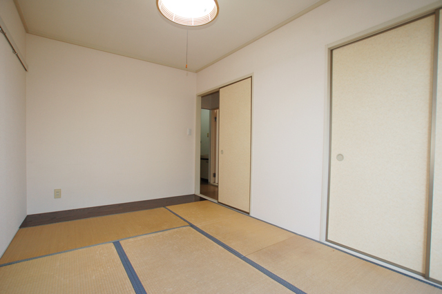 Living and room. Japanese-style room to relax and stretch the legs