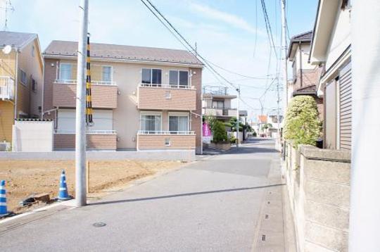 Local photos, including front road. Frontal road