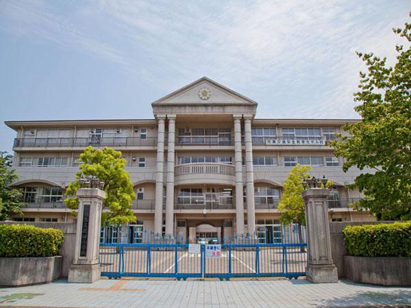 Primary school. Koshigaya City Hanada 1000m up to elementary school