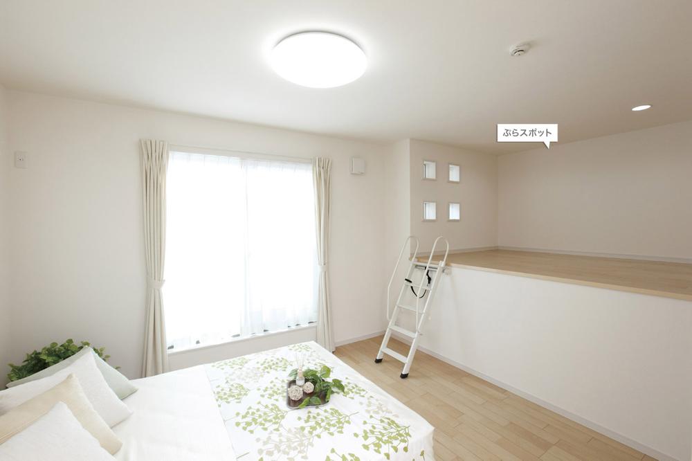 Model house photo. The bedroom of about 7.5 quires about 3 Pledge of loft-type "plastic spot" is also. Just good space to put to sleep a small child.