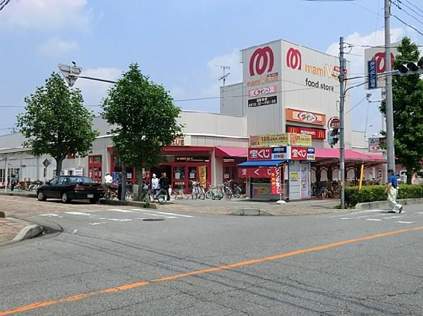 Supermarket. 500m to Mommy Value Hanada shop