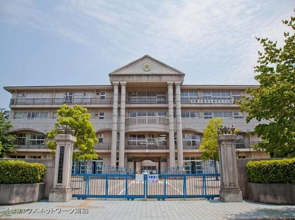 Primary school. Koshigaya City Hanada to elementary school 400m