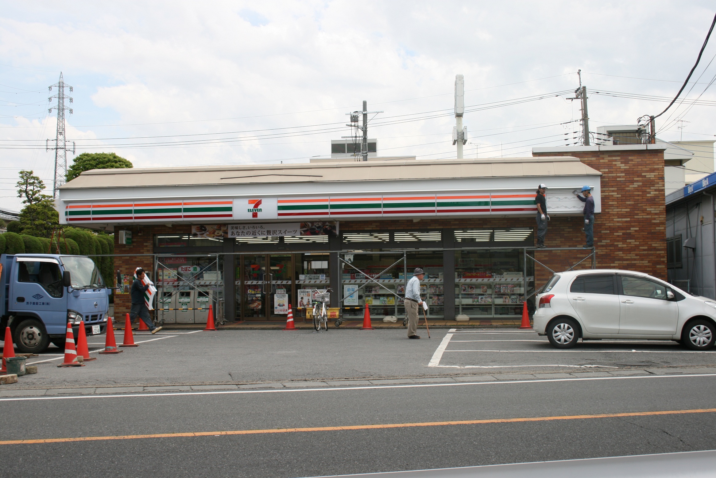 Convenience store. Seven-Eleven Koshigaya Nishiguchi store up (convenience store) 230m