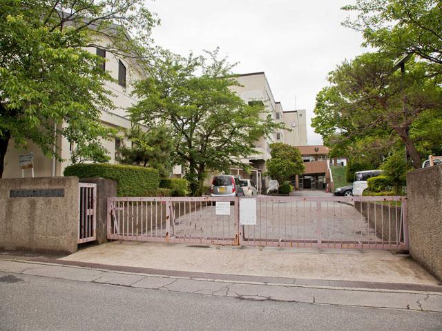Primary school. Yasaka until elementary school 750m