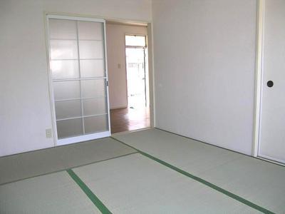 Living and room.  ☆ Guests can enjoy a Japanese-style interior with tatami ☆