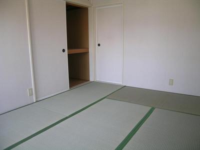 Living and room.  ☆ Guests can enjoy a Japanese-style interior with tatami ☆