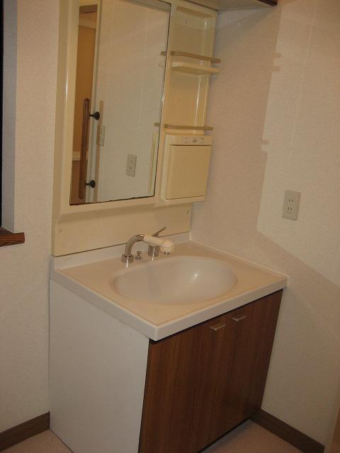 Wash basin, toilet