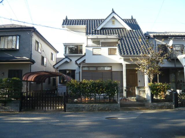 Local appearance photo. «You can immediately move in the reform already! »« South road is yang those good! Location is good in »« bus stop 15m! »« About 2 Pledge with the storage of the attic! »« There bay window there is a feeling of opening to the living room! »