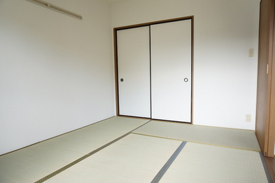 Living and room. Japanese-style room facing the balcony