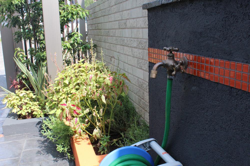 Garden. Since the outside of the house there is also a faucet, Useful even after the walk of the car wash and pet!