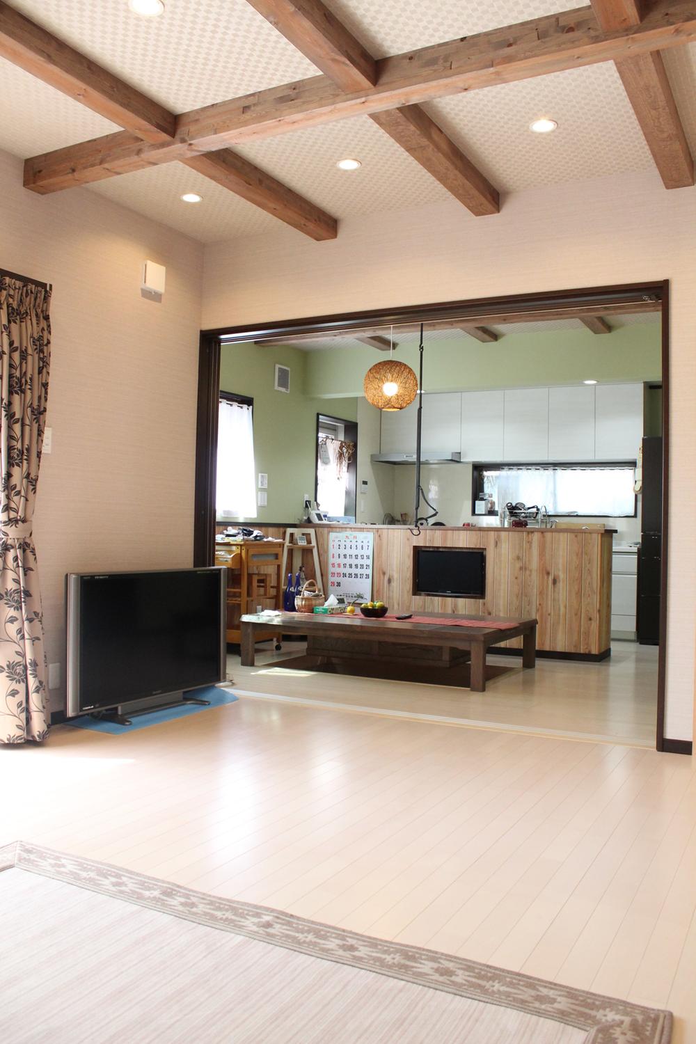 Living. It has also become fashionable design ceiling.
