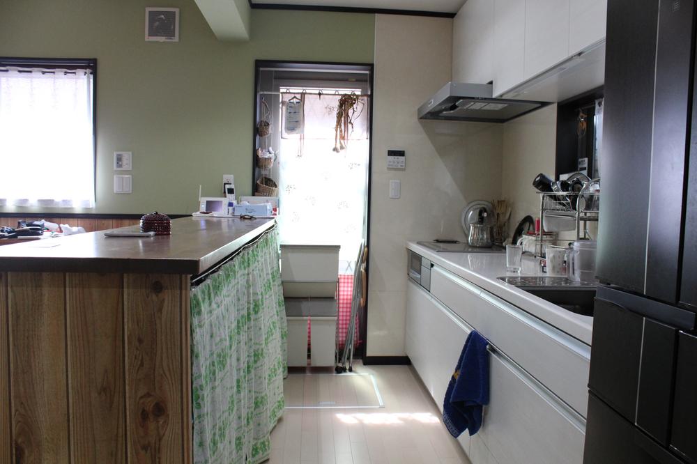 Kitchen. So are substantial also storage space around the kitchen, Also recommended for cooking favorite mom