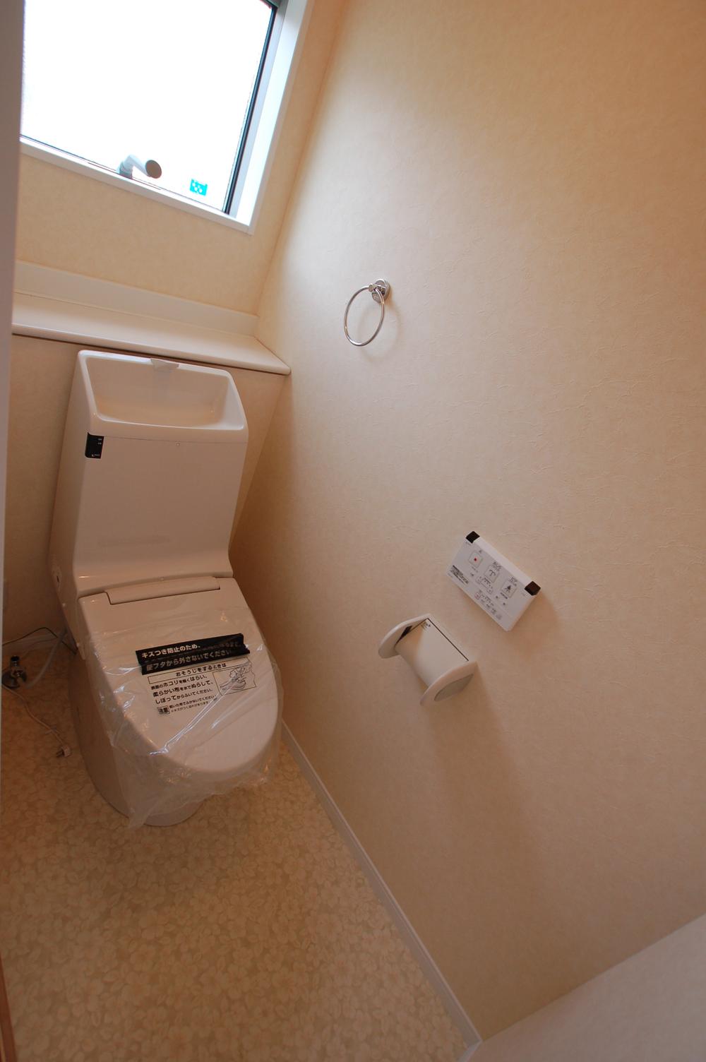 Toilet. Saving of the remote control by type of water-saving ECO5 mounted conventional than per 8L it is possible. It is the general home and is the bath 1 cups in 2 days. Care is also easy hyper Kira with Mick processing and super power-saving function.