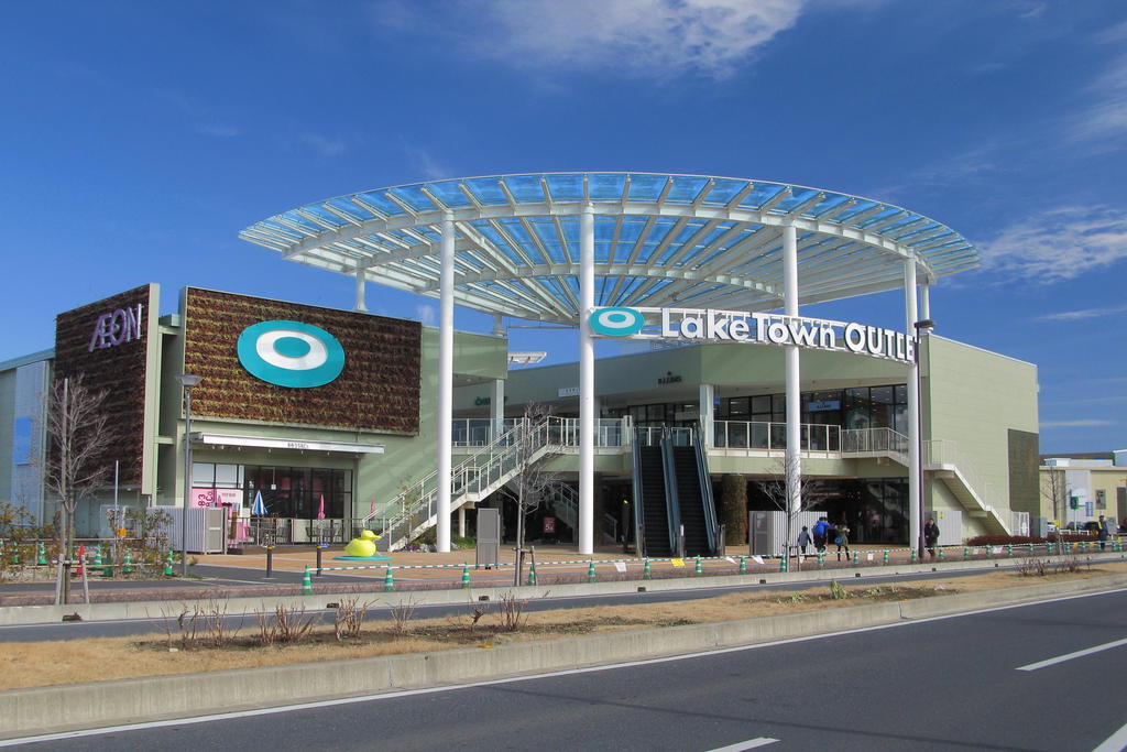 Shopping centre. 0m to Lake Town (shopping center)