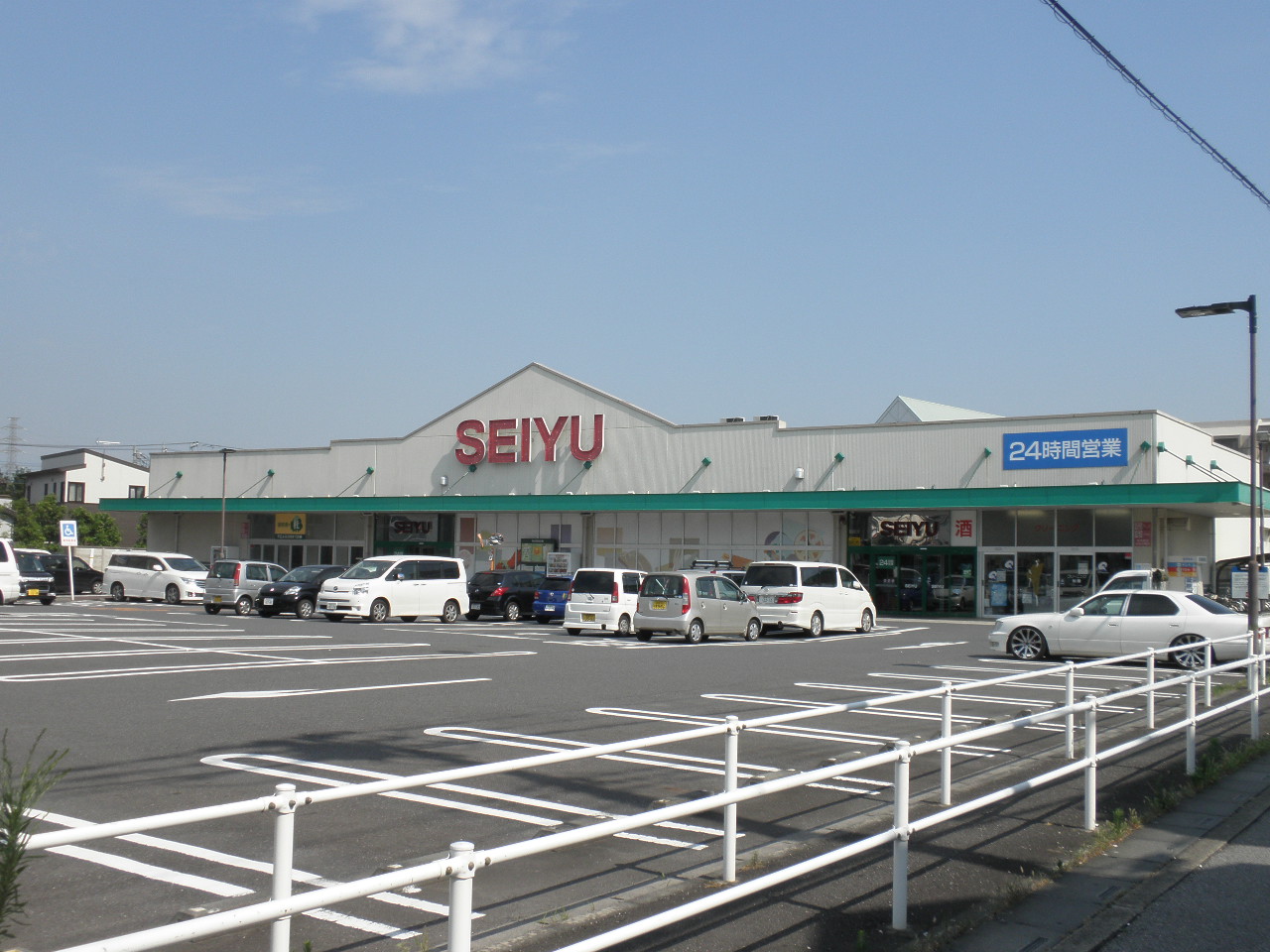 Supermarket. Seiyu Gamo Ihara 552m to the store (Super)