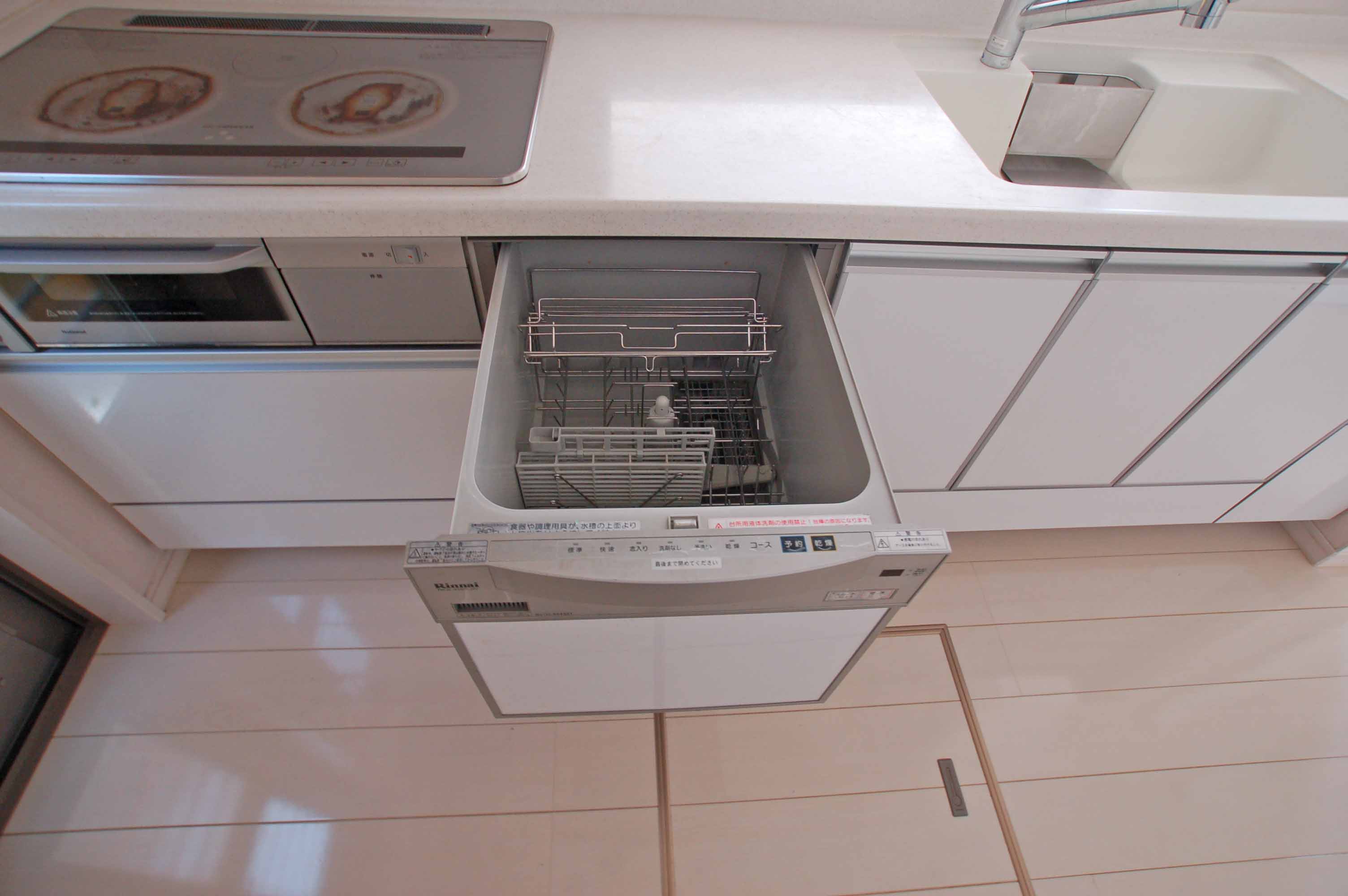 Kitchen. Dish washing and drying machine