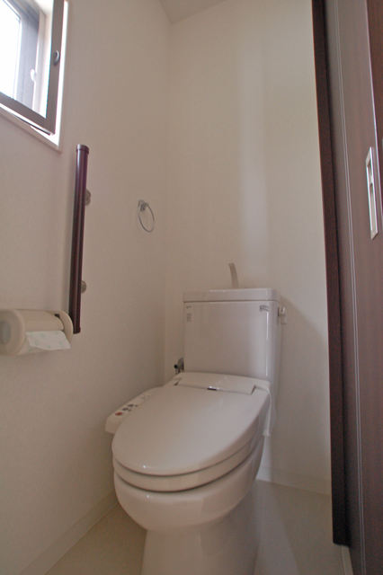 Toilet. 2F toilet ・ Pat ventilation with windows