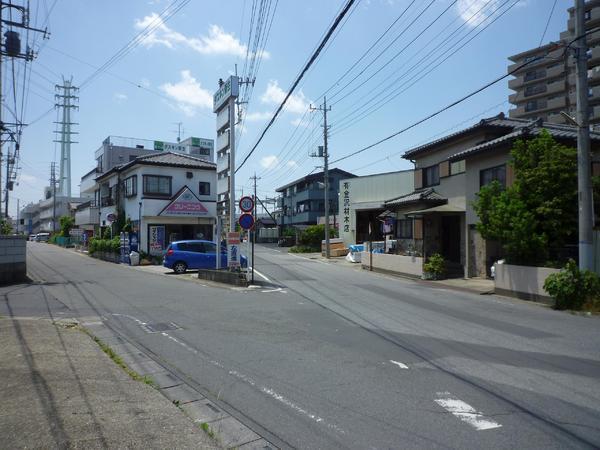 Local photos, including front road. Local shooting