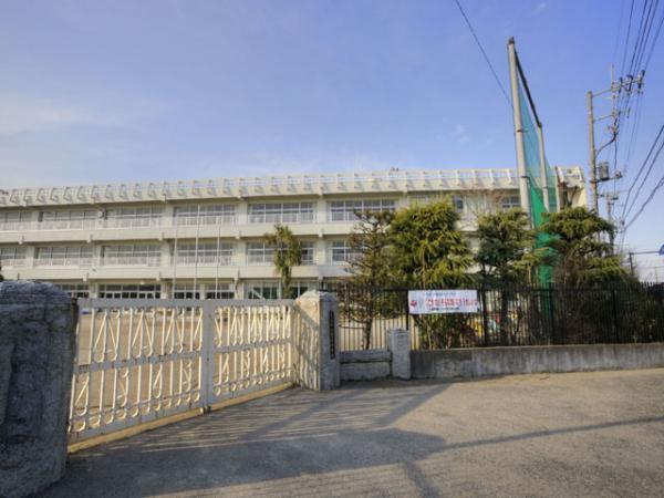 Primary school. 735m to the east, Washinomiya elementary school