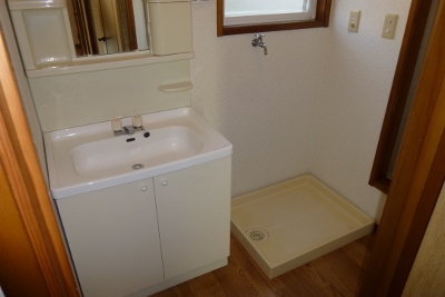 Washroom. Independent wash basin ・ Dressing room ・ Washing machine Storage