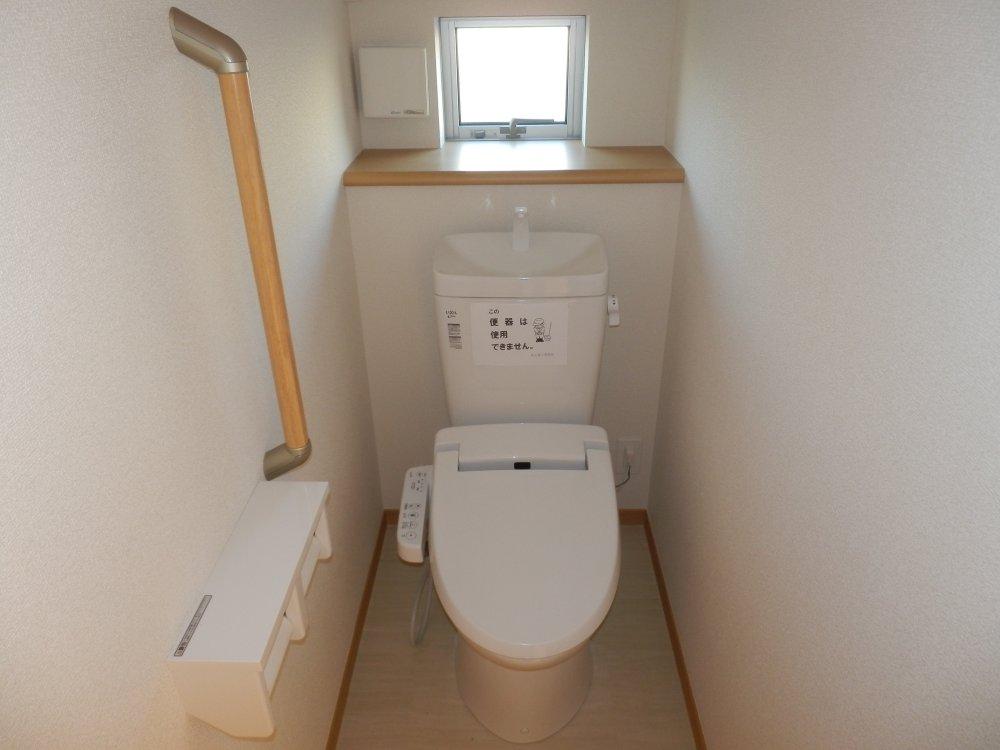 Toilet. Indoor (12 May 2013) Shooting