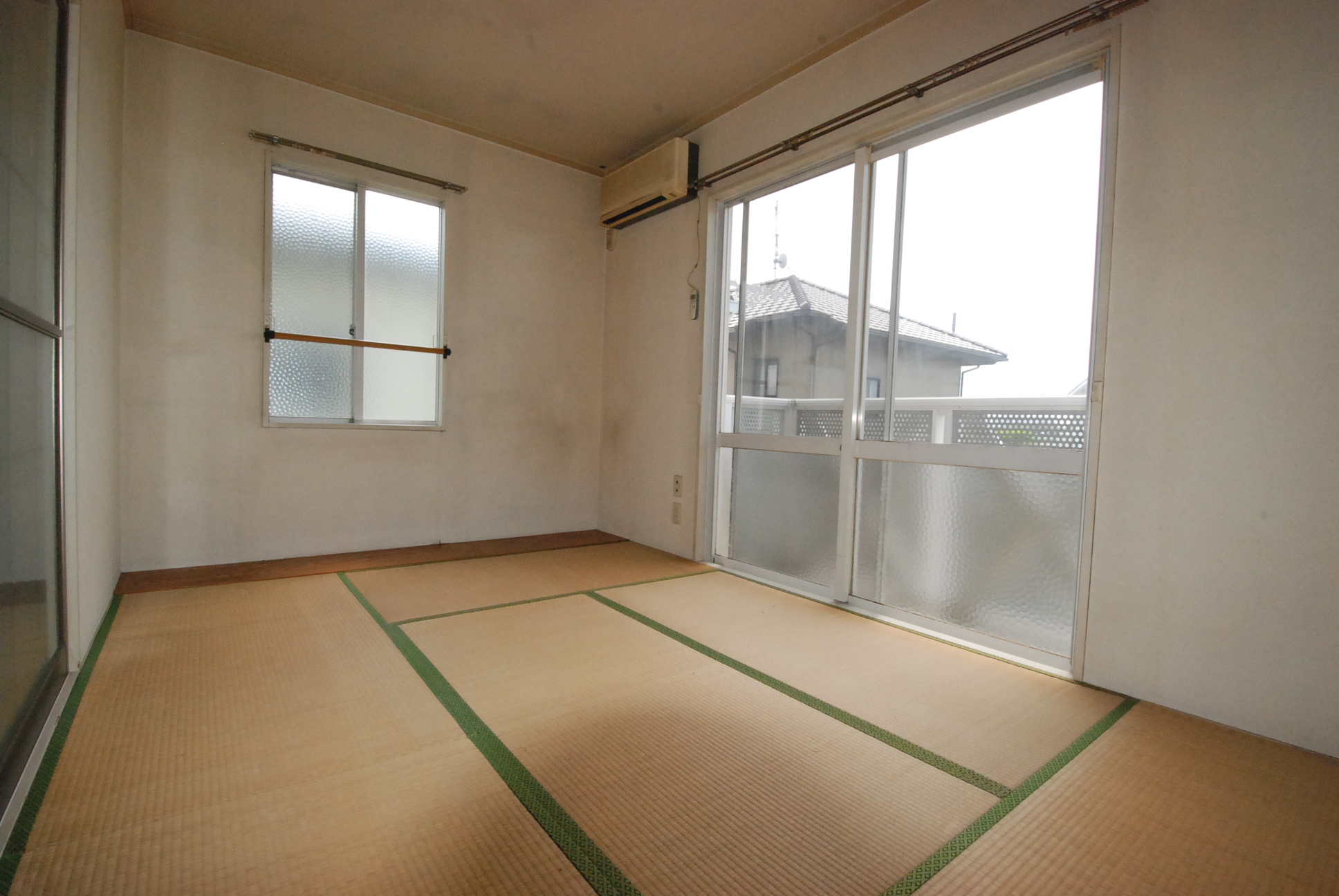 Living and room. And tatami exchange before you move