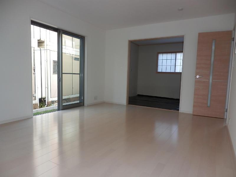 Living. City Kuki junior high school