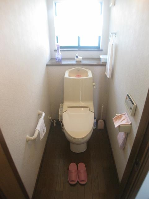 Toilet. 1 ・ It is beautiful in the window with a toilet on the second floor both.