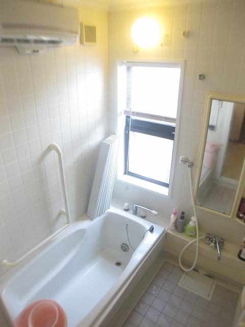 Bathroom. 1 pyeong type of unit bus. Also it comes with mist and heating.