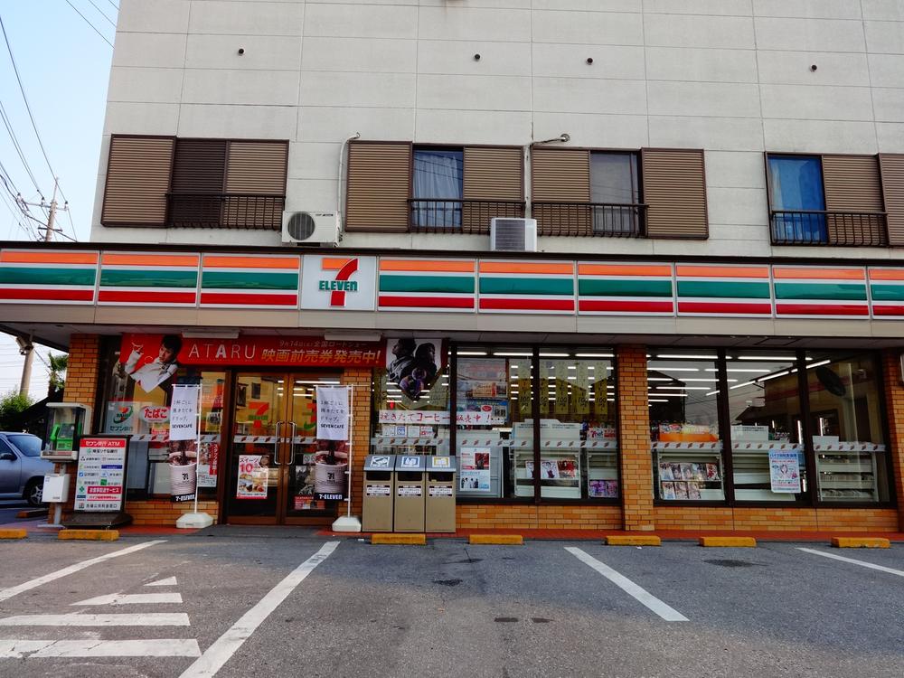 Convenience store. 826m to Seven-Eleven Kurihashi Isaka shop