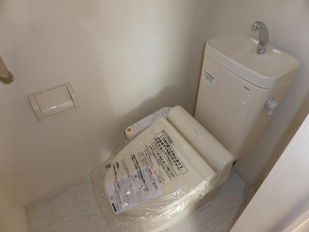 Toilet. Example of construction. 1F2F is equipped with bidet. 