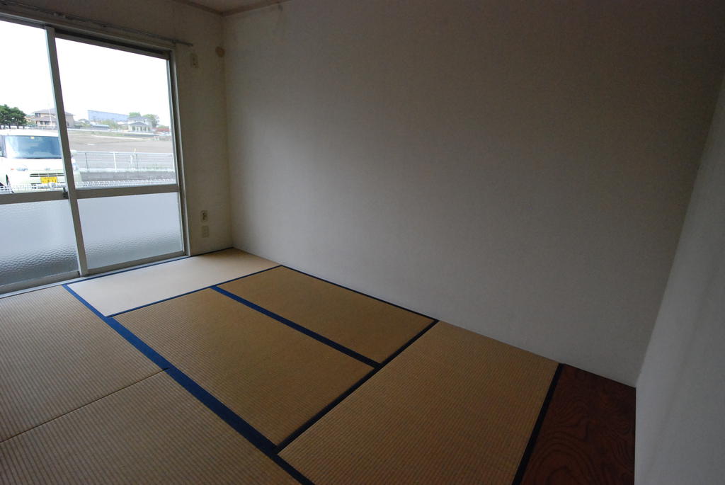 Living and room. Japanese-style room And tatami exchange before you move