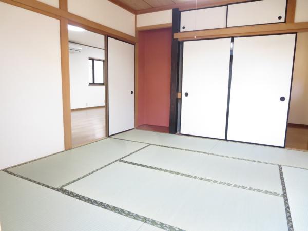 Non-living room. First floor Japanese-style tatami mat already exchange