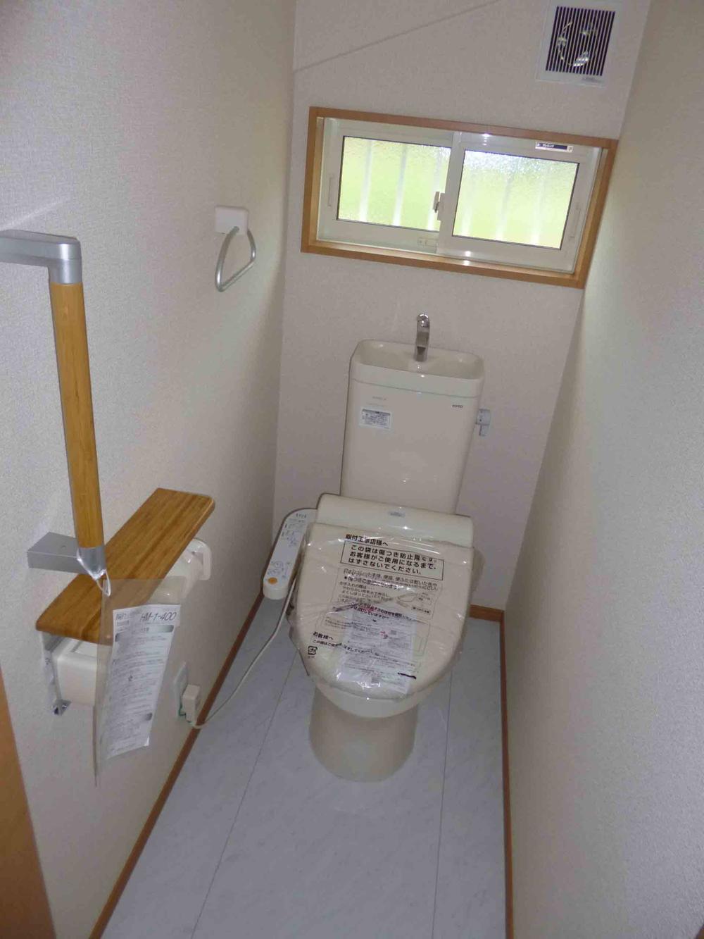 Toilet. Example of construction. 1F2F with Washlet