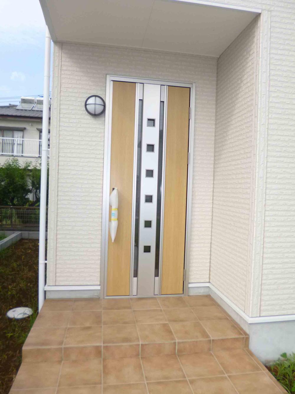 Entrance. Example of construction. Door is a double lock of dimple key with excellent picking measures. 