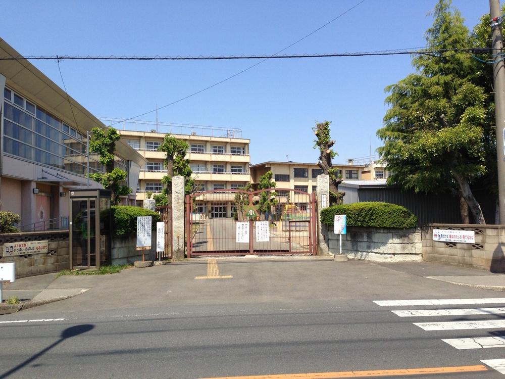 Primary school. Kuki Municipal Kuki until elementary school 917m