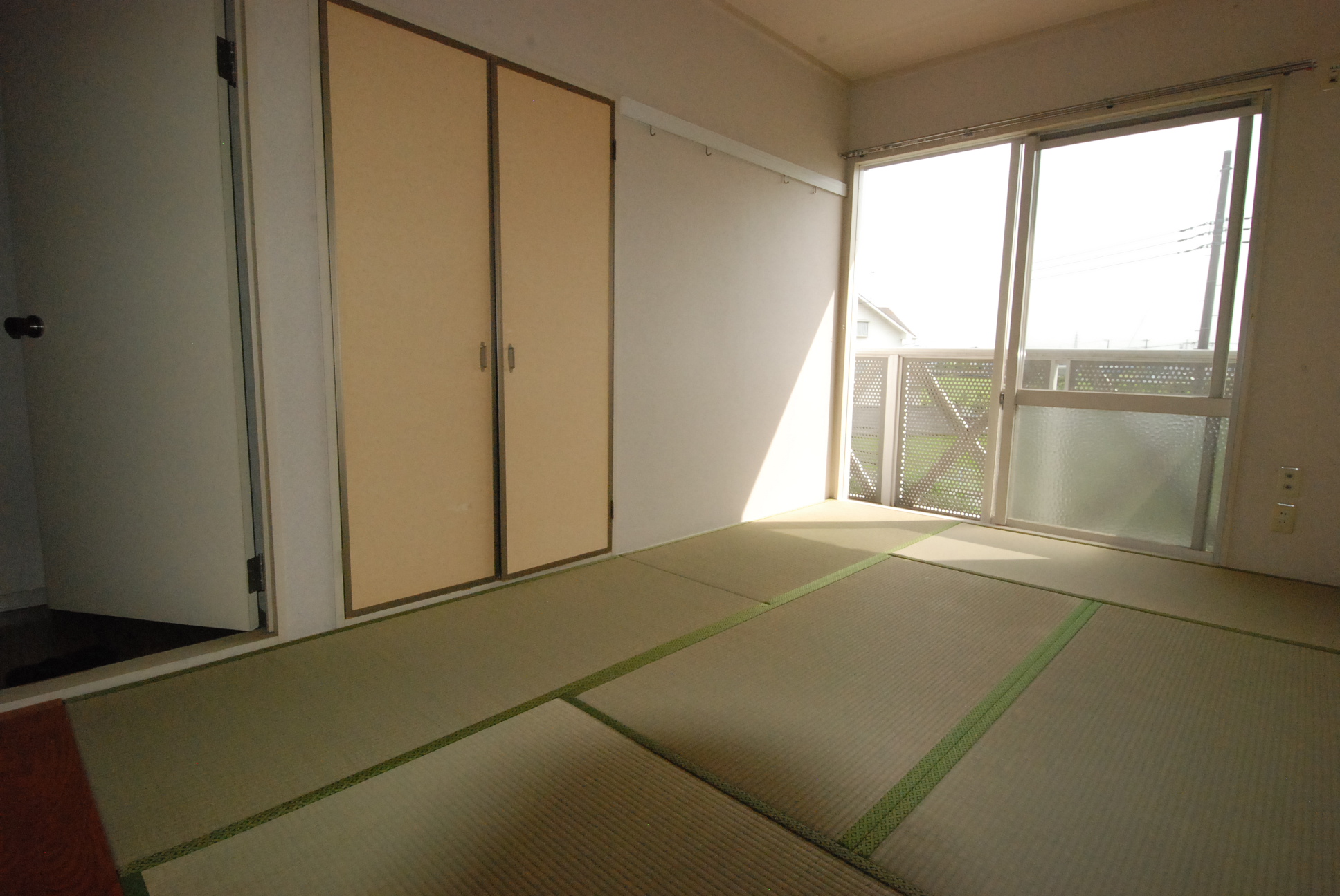 Living and room. Japanese-style room And tatami exchange before you move