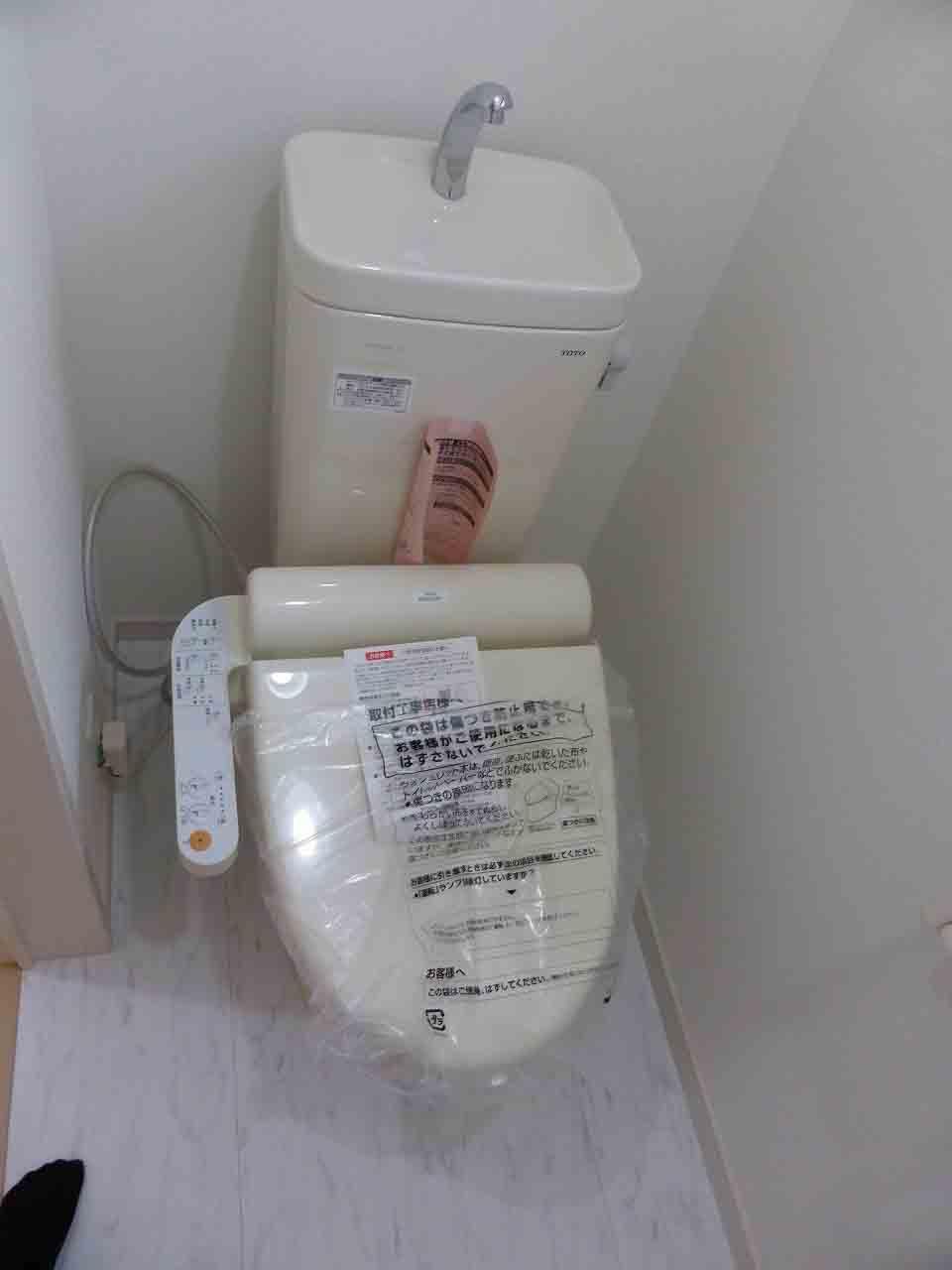Toilet. Example of construction. It comes with 1F bidet function